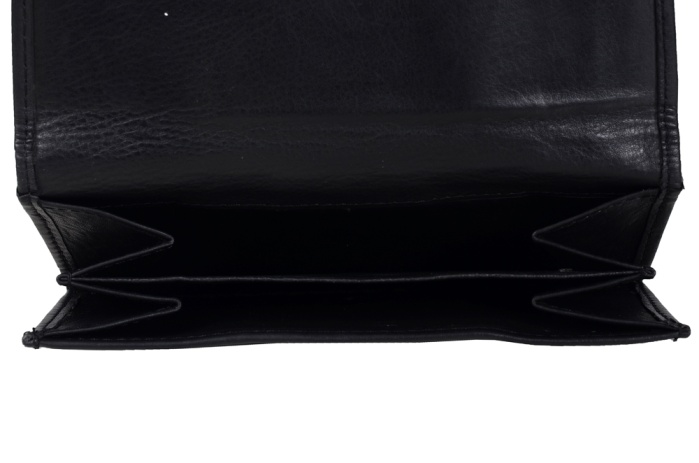 detail kožená dámská peněženka kovová upínka