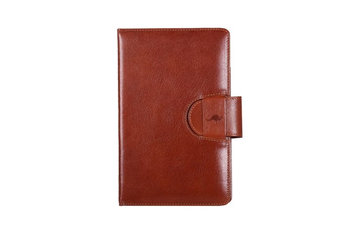 detail kožené velké pouzdro na vizitky