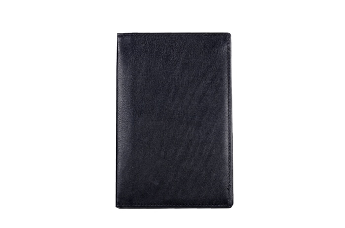 detail kožené pouzdro na šeky, kreditky