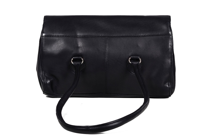 detail kožená kabelka