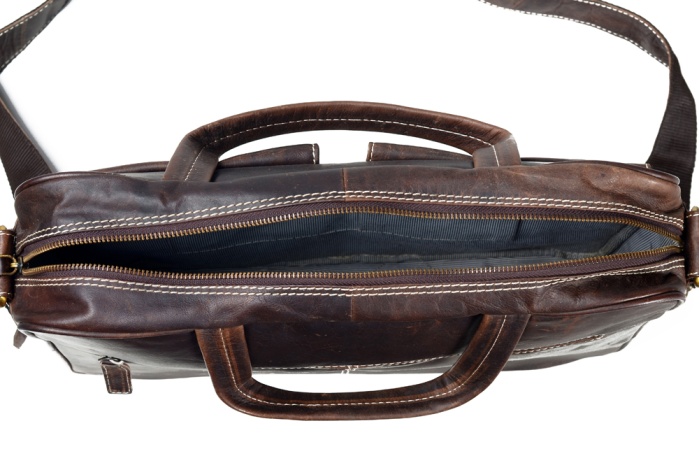 detail kožená aktovka