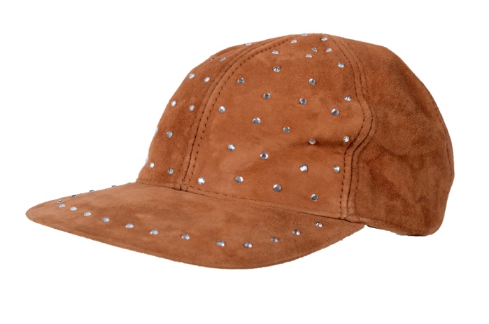 detail kožená čepice bejsbolka krystalky