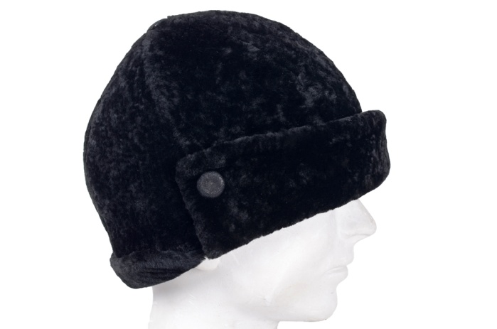 detail kožešinová čepička Fotek,asym.kšilt,patent,aplikace