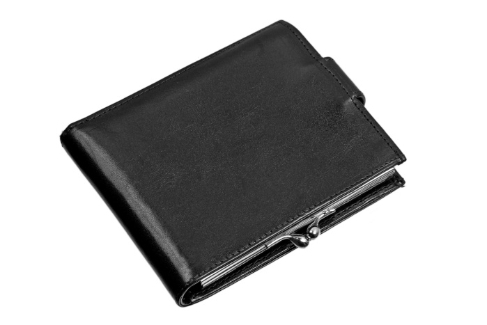 detail kožená peněženka s rámkem