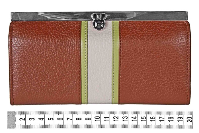 detail kožená peněženka dlouhá