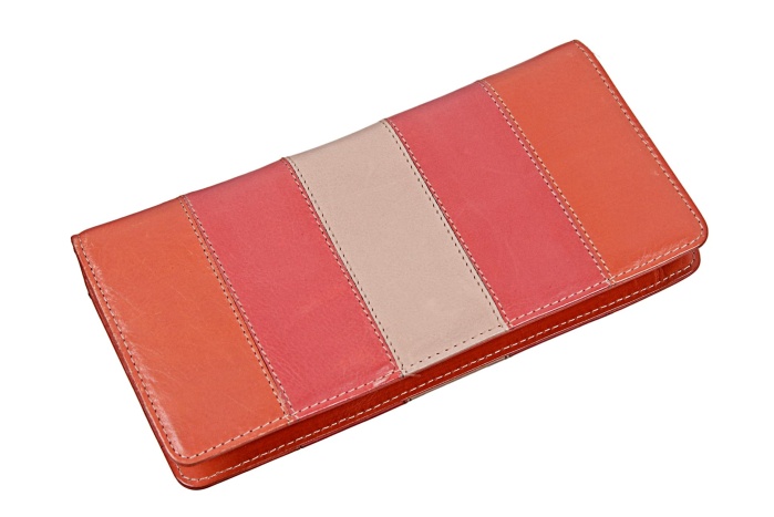 detail kožená dlouhá peněženka