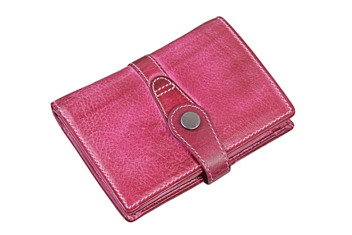 detail Kožená peněženka-upínka