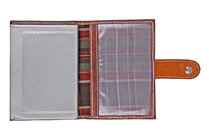 detail kožené pouzdro na karty