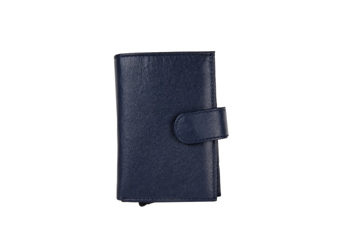 detail kožené pouzdro na šeky