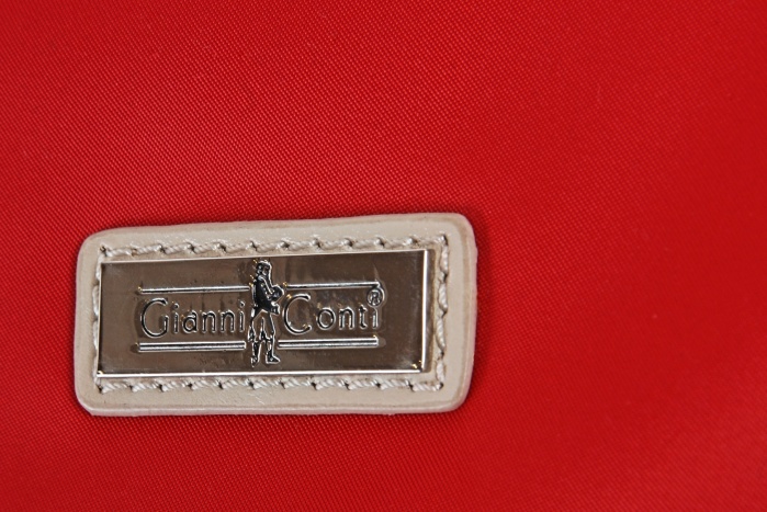 detail polyester. kabelka,kožené doplňky