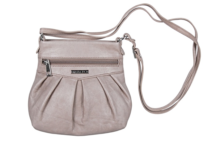 detail kožená kabelka