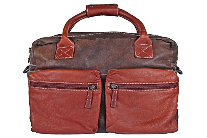 detail kožená kabelka