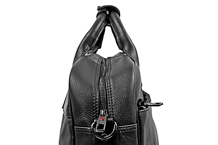 detail Kožená cestovní taška