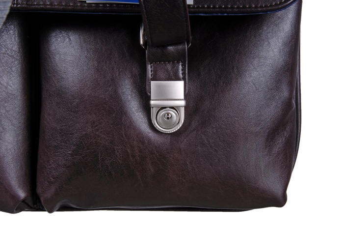 detail koženková aktovka