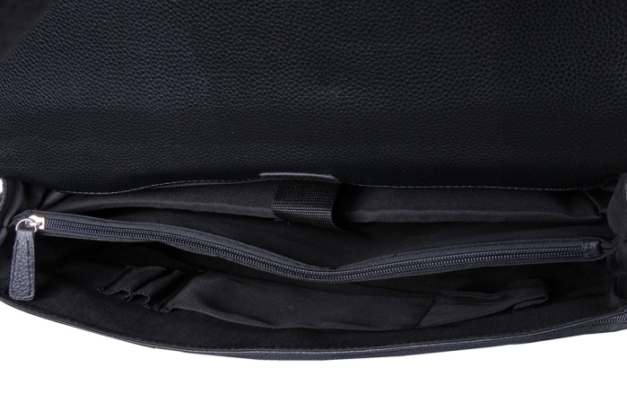 detail kožená aktovka