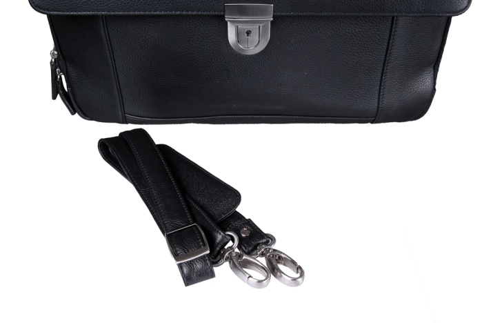 detail kožená aktovka