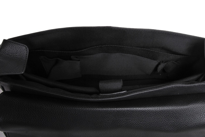 detail kožená aktovka