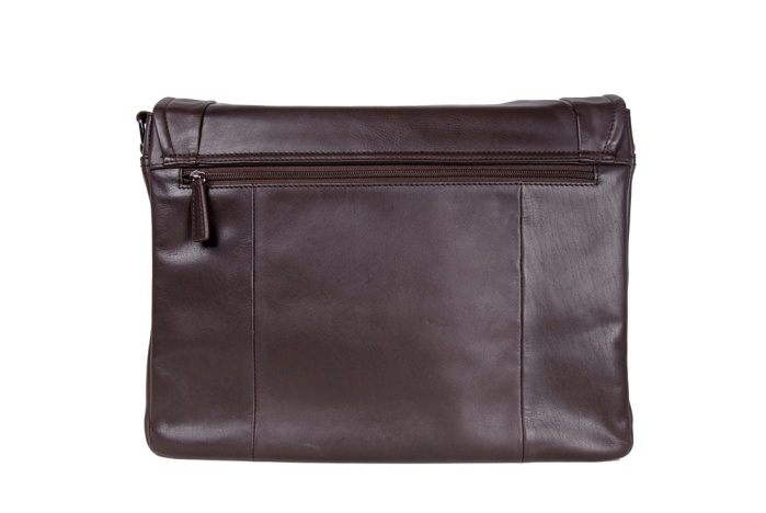 detail kožená taška přes rameno