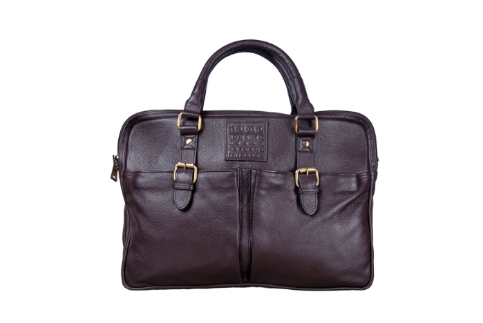 detail kožená taška