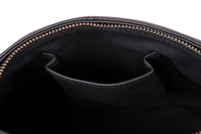 detail kožený shopper