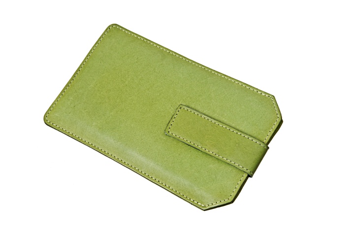 detail kožené pouzdro na mobil