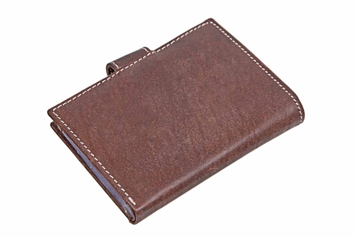 detail kožené pouzdro na doklady