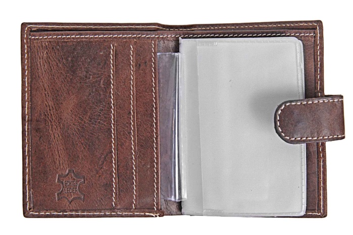 detail kožené pouzdro na doklady