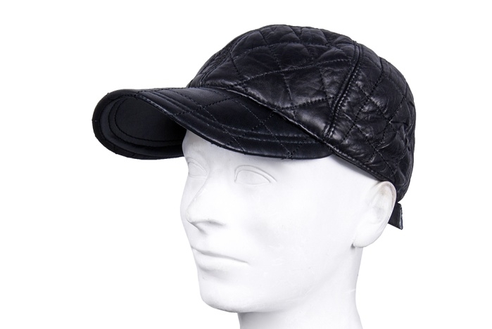 detail kožená kšiltovka prošití