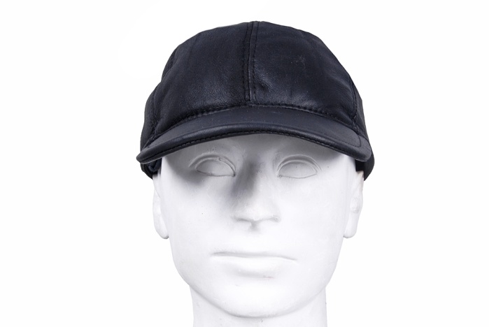 detail kožená kšiltovka
