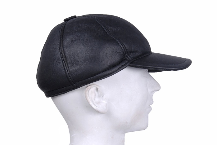 detail kožená kšiltovka