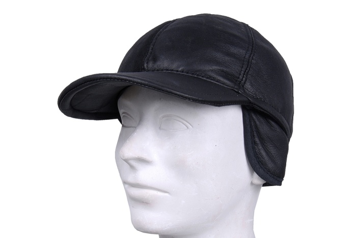 detail kožená kšiltovka