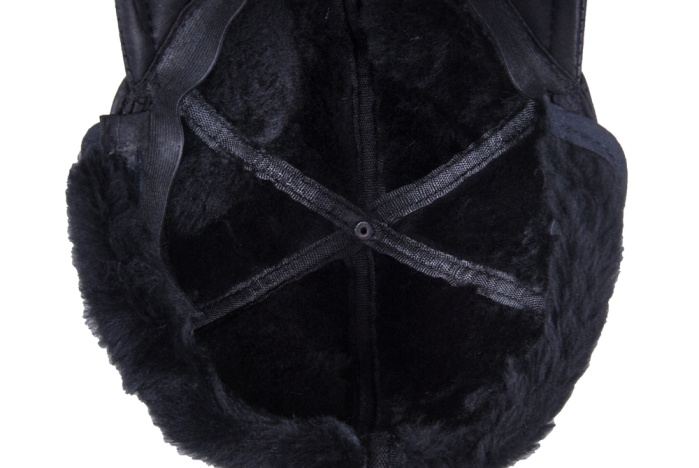 detail kožená kšiltovka