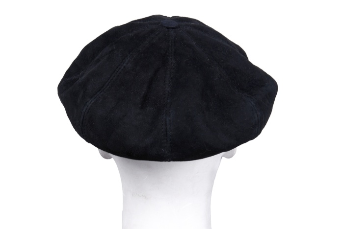 detail kožený dámský baret