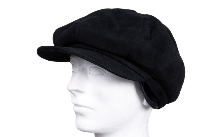 detail kožený dámský baret