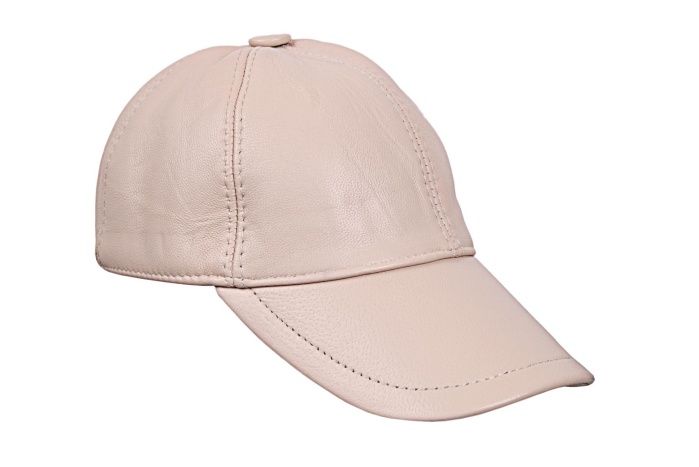 detail Kožená kšiltovka