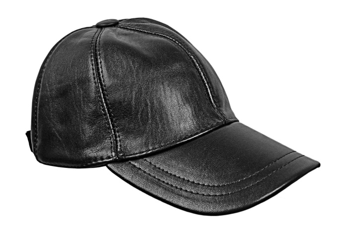 detail Kožená kšiltovka
