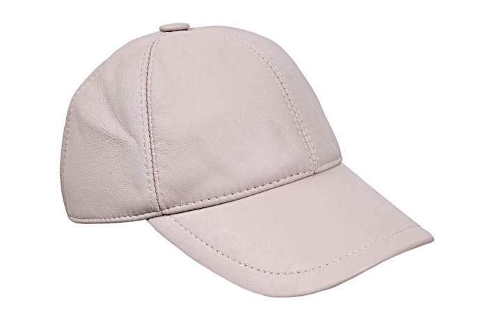 detail Kožená kšiltovka