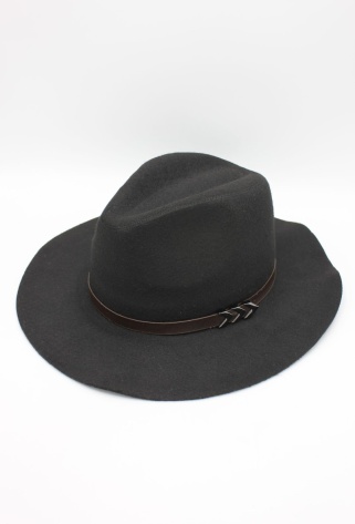 Klobouk s ozdobným lemem z koženky