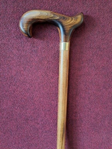 Extrémně stabilní vycházková hole