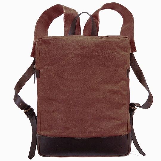 detail batoh canwas s koženými díly PARAS