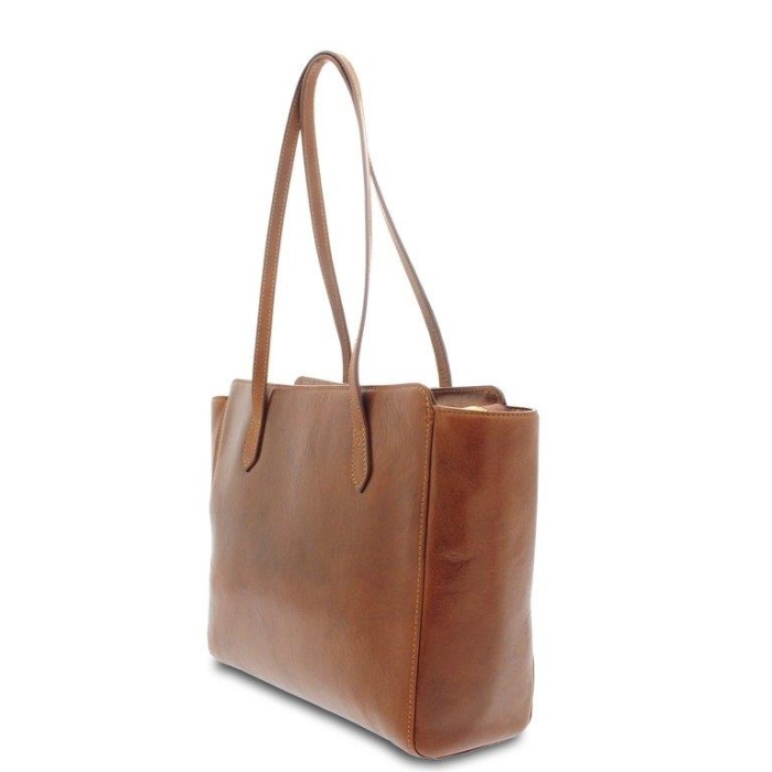 detail Kožená kabelka