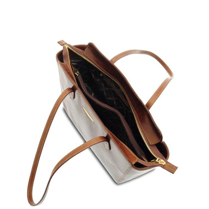 detail Kožená kabelka