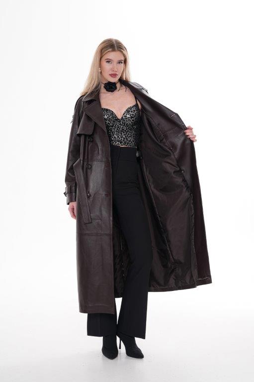 detail Dlouhý kožený kabát