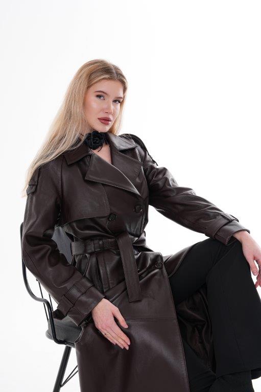 detail Dlouhý kožený kabát