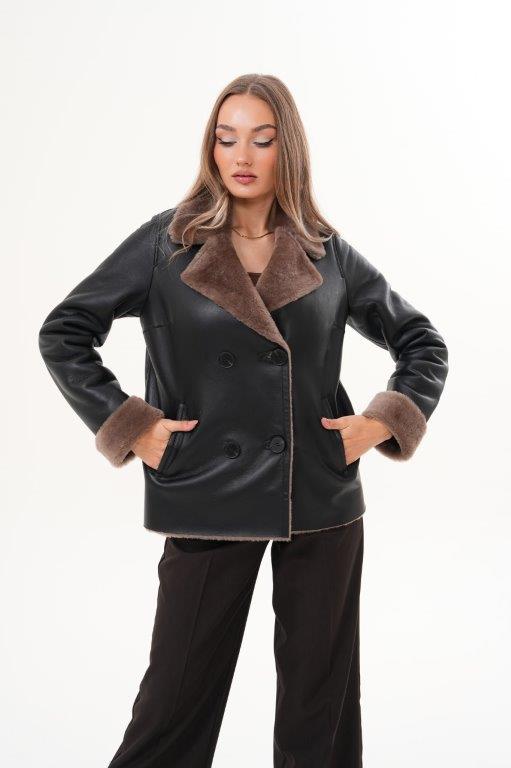 detail Kožený kratší kabátek s pravou kožešinou