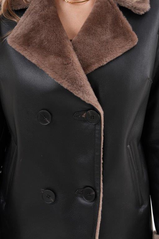 detail Kožený kratší kabátek s pravou kožešinou