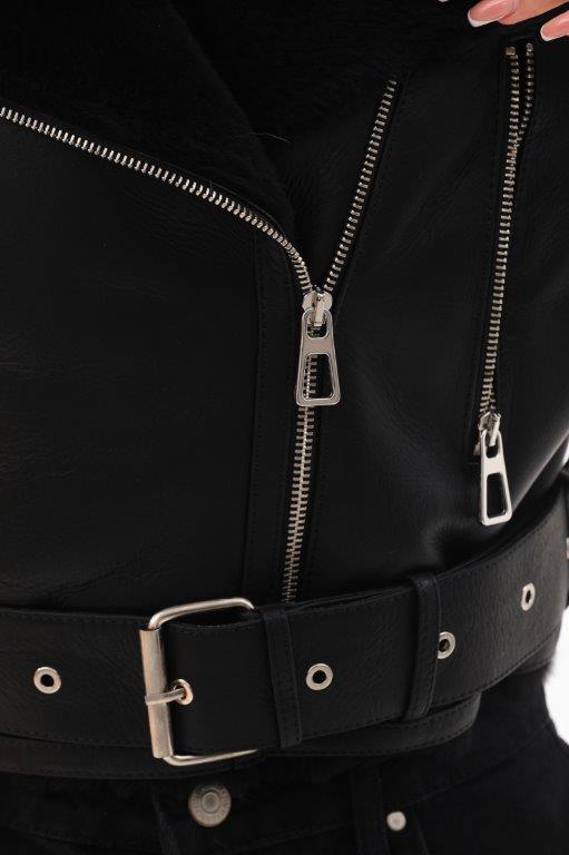 detail Krátký dámský křivák s pravou beranní kožešinou