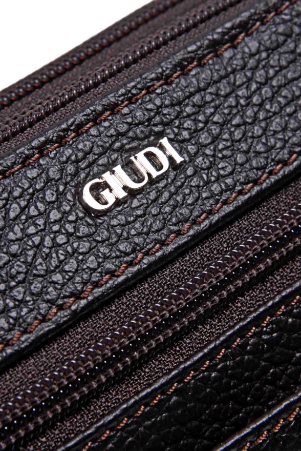 detail Kožená kabelka