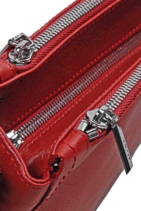 detail Kožená kabelka 3 zipy