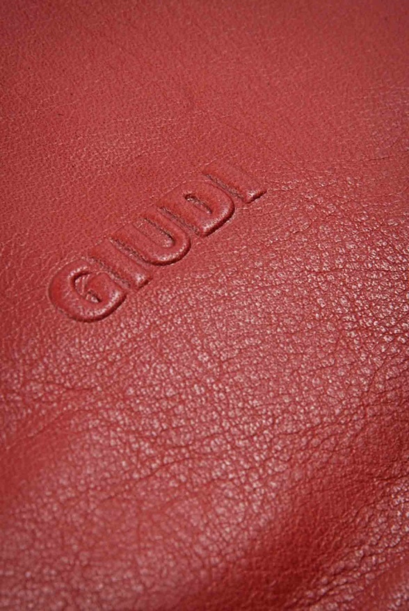 detail Kožená kabelka 3 zipy